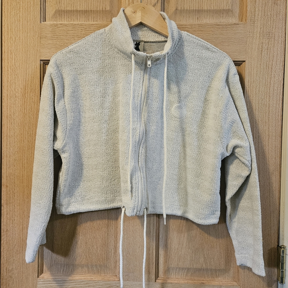 Medium A Dog Gone Sewing Cozy Light Grey/Off White Cropped Zip-Up Sweater
